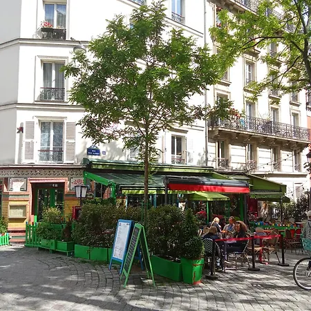 Проживание в семье A Secret Garden In Montmartre Париж